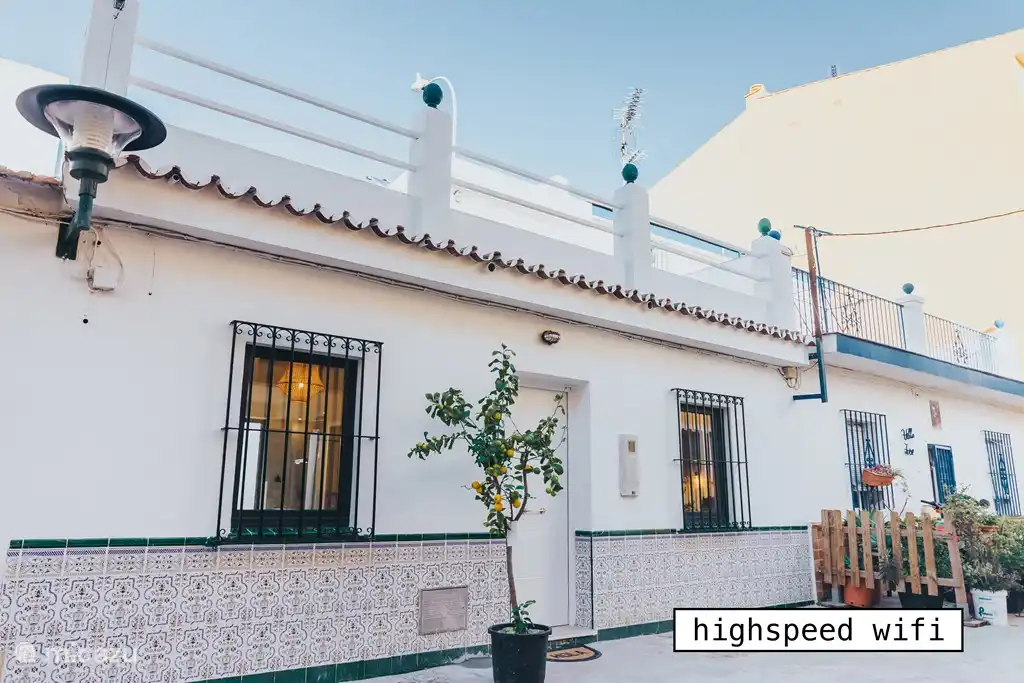 Frontside house, child friendly, pedestrian street (highspeed wifi)