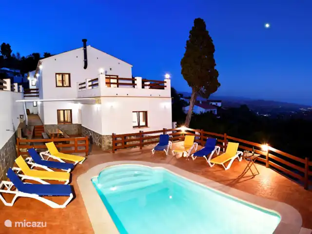Villa la Noria | Espagne, Costa del Sol, Comares - villa La Noria 'de nuit'. Profitez des douces soirées d'été.