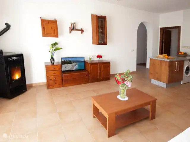 Villa la Noria | Espagne, Costa del Sol, Comares - villa Deuxième salon avec poêle à granulés pour les nuits d'hiver.