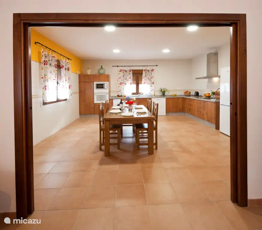 Offene Küche vom Wohnzimmer aus.