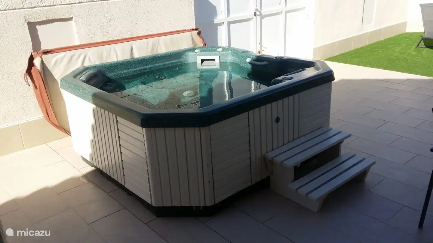 08-2020 Jacuzzi ouvert