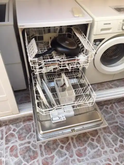 07-2020 Lave-vaisselle / Lave-vaisselle fournis !