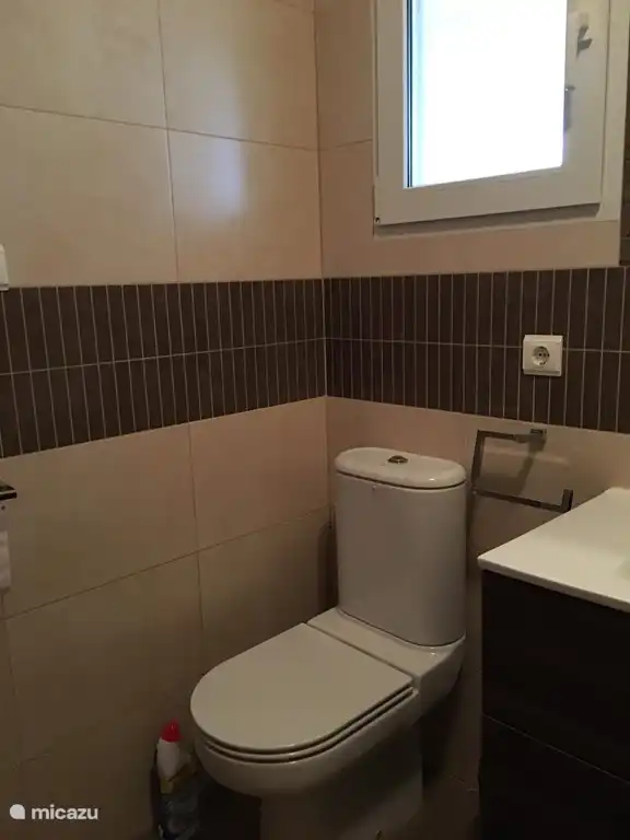 2019 Salle de bain - toilette du bas a