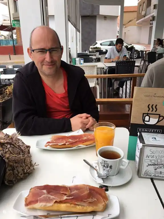 2017-05-11 Petit déjeuner espagnol : Tostada con Jamón Serrano y tomate y zumo de naranja fresque @ José Antonio à Lo Pagan (San Pedro del Pinatar)