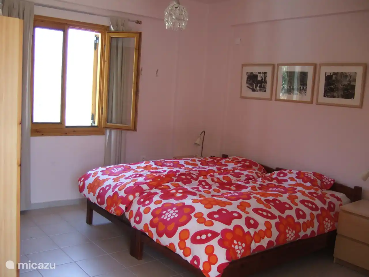 Master bedroom first floor with double bed, air conditioning and spacious (hanging/leg) wardrobe. Adjacent to the bathroom and patio doors to the roof terrace.