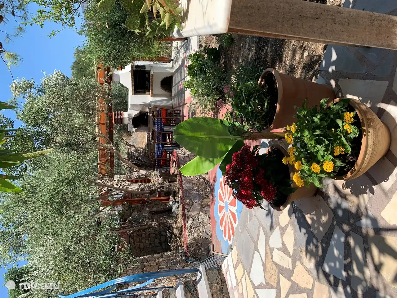 BBQ and pizza oven. Terrace with 3 tables and 6 chairs overlooking the gorge.