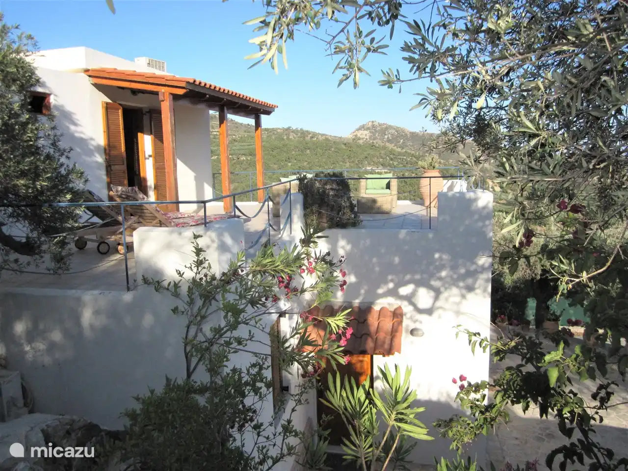 Roof terrace with door to the master bedroom.
