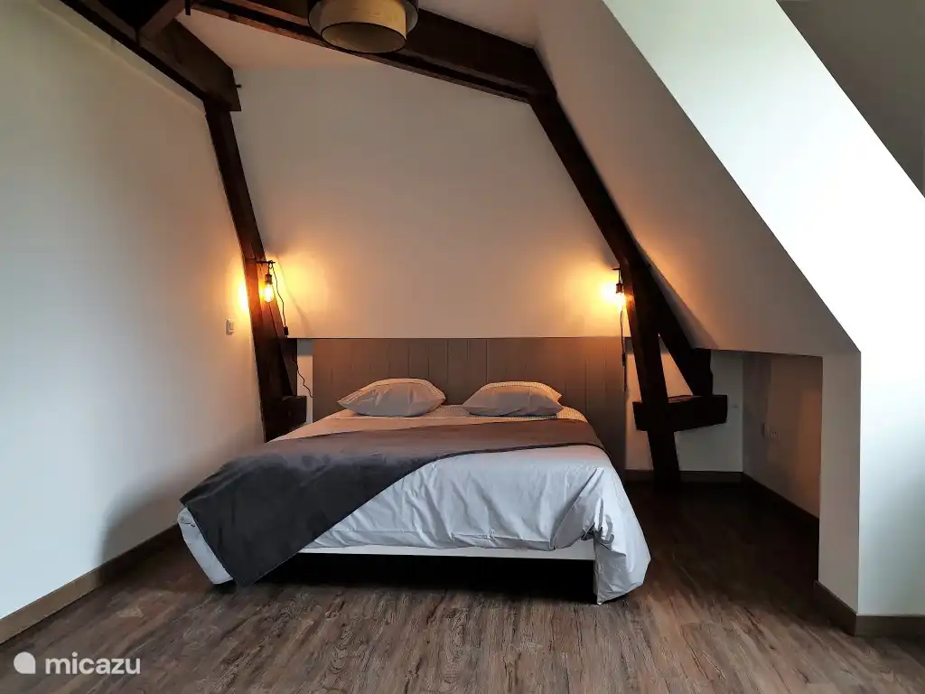 Schlafzimmer im 1. Stock mit überdachter Terrasse