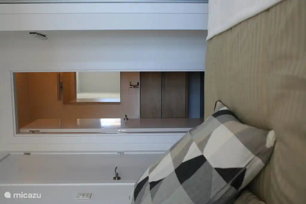 Schlafzimmer 1 mit Badezimmer