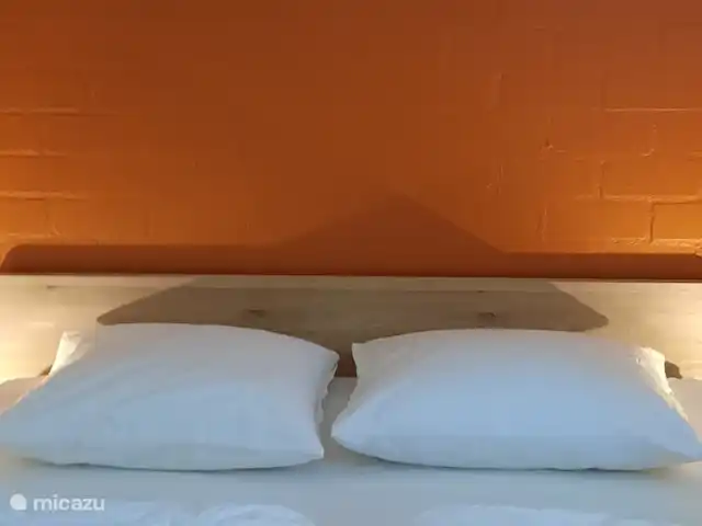 Vosseven 38 en Países Bajos, Limburgo, Stramproy - casa vacacional Dormitorio reformado con una cama nueva y cómoda.