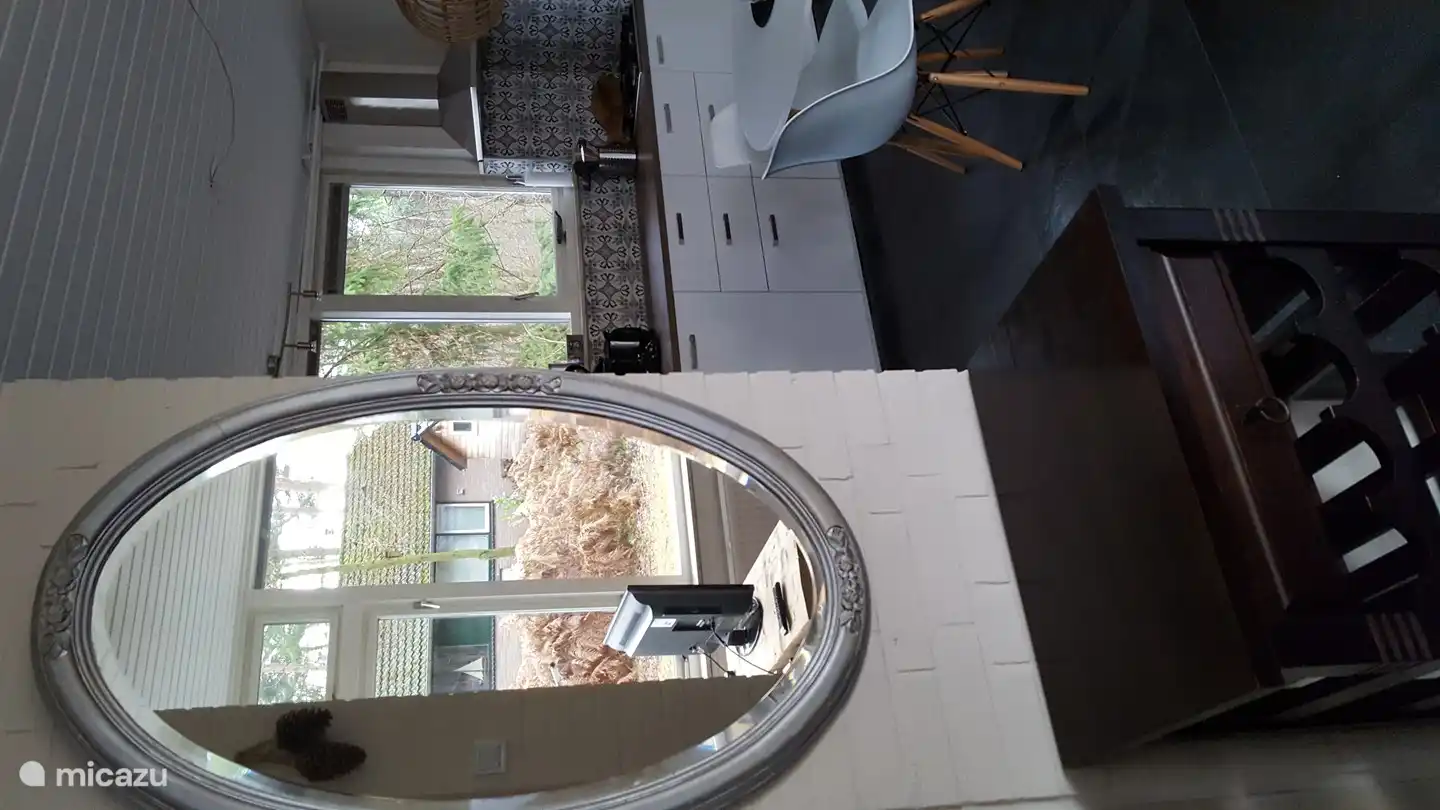 De woonkamer is geheel vernieuwd. 