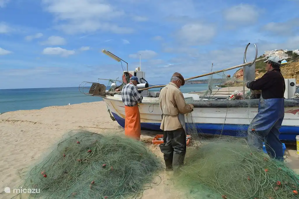 Lokale Fischer versorgen die Restaurants in den Küstenstädten mit köstlichem, frischem Fisch.