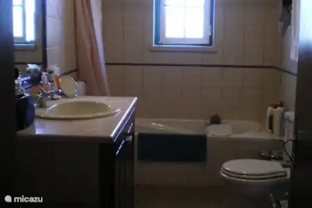 Vakantiehuis Portugal, Costa de Prata, Obidos villa Casa da Gracieira badkamer