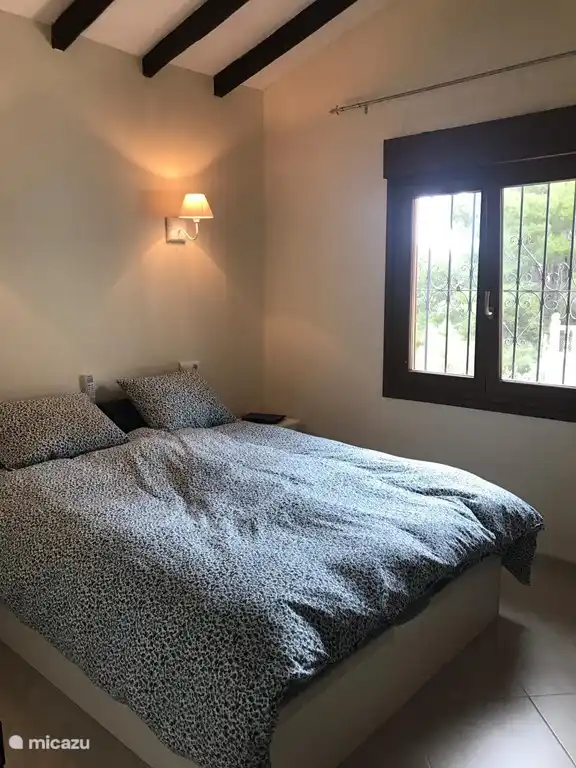 Zimmer mit einem Doppelbett (Boxspring) 160 x 200