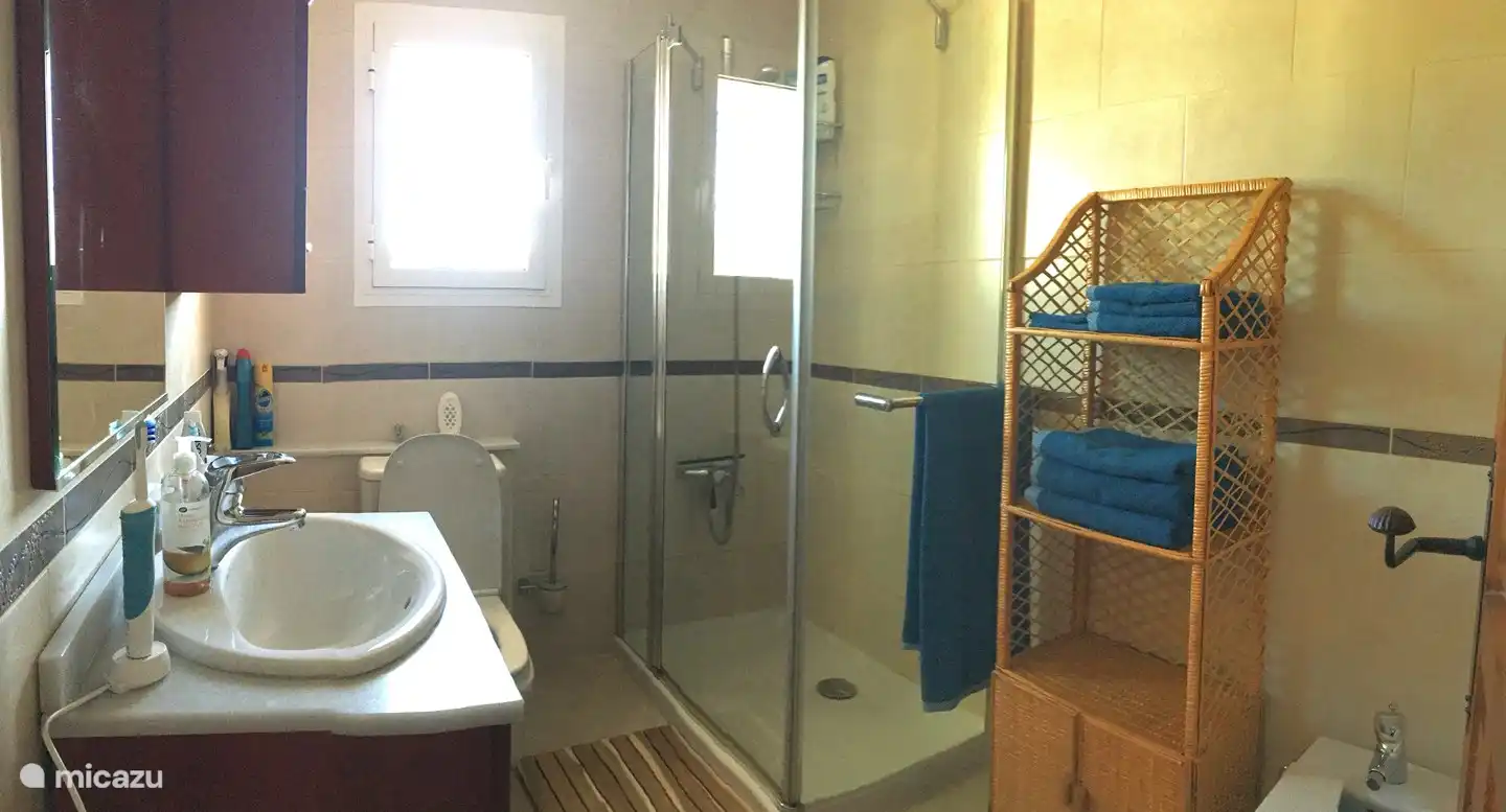 Badezimmer mit Dusche