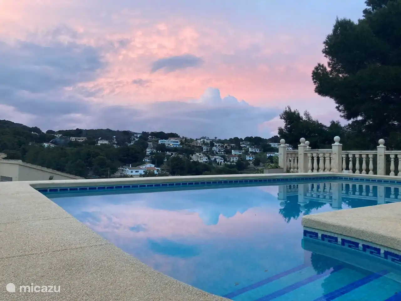 Hier sitzen Sie auf rosa Wolken.