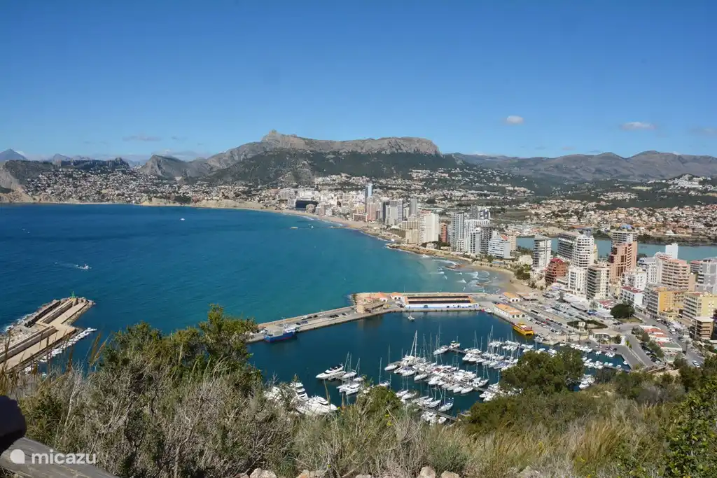 Blick auf den Hafen von Calpe