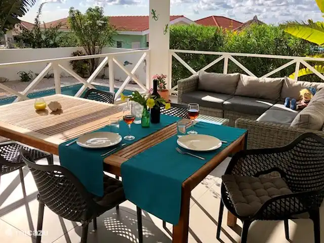 Location de Vacances Curaçao, Banda Abou (ouest), Fontein, maison de vacances - Maison Amandus terrasse, coin repas, salon,