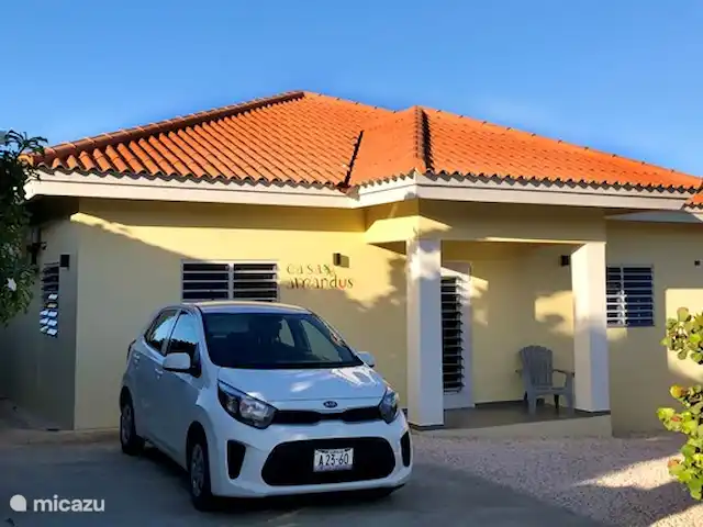 Location de Vacances Curaçao, Banda Abou (ouest), Fontein, maison de vacances - Maison Amandus Vue de face, entrée, place de parking