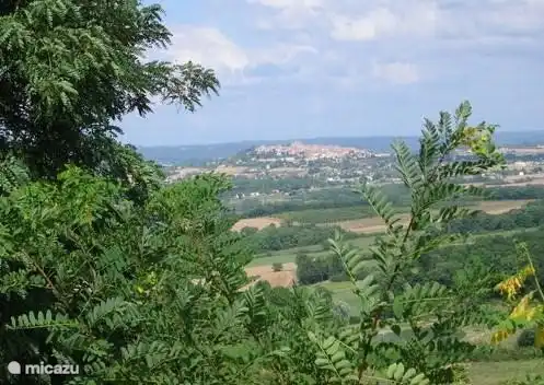 7 km. located from the medieval village of Monflanquin.