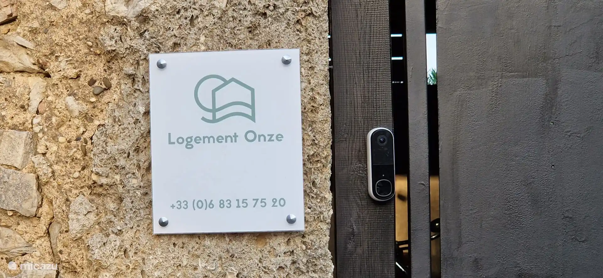 Nuestro nuevo Logo The House... el sol y el mar...