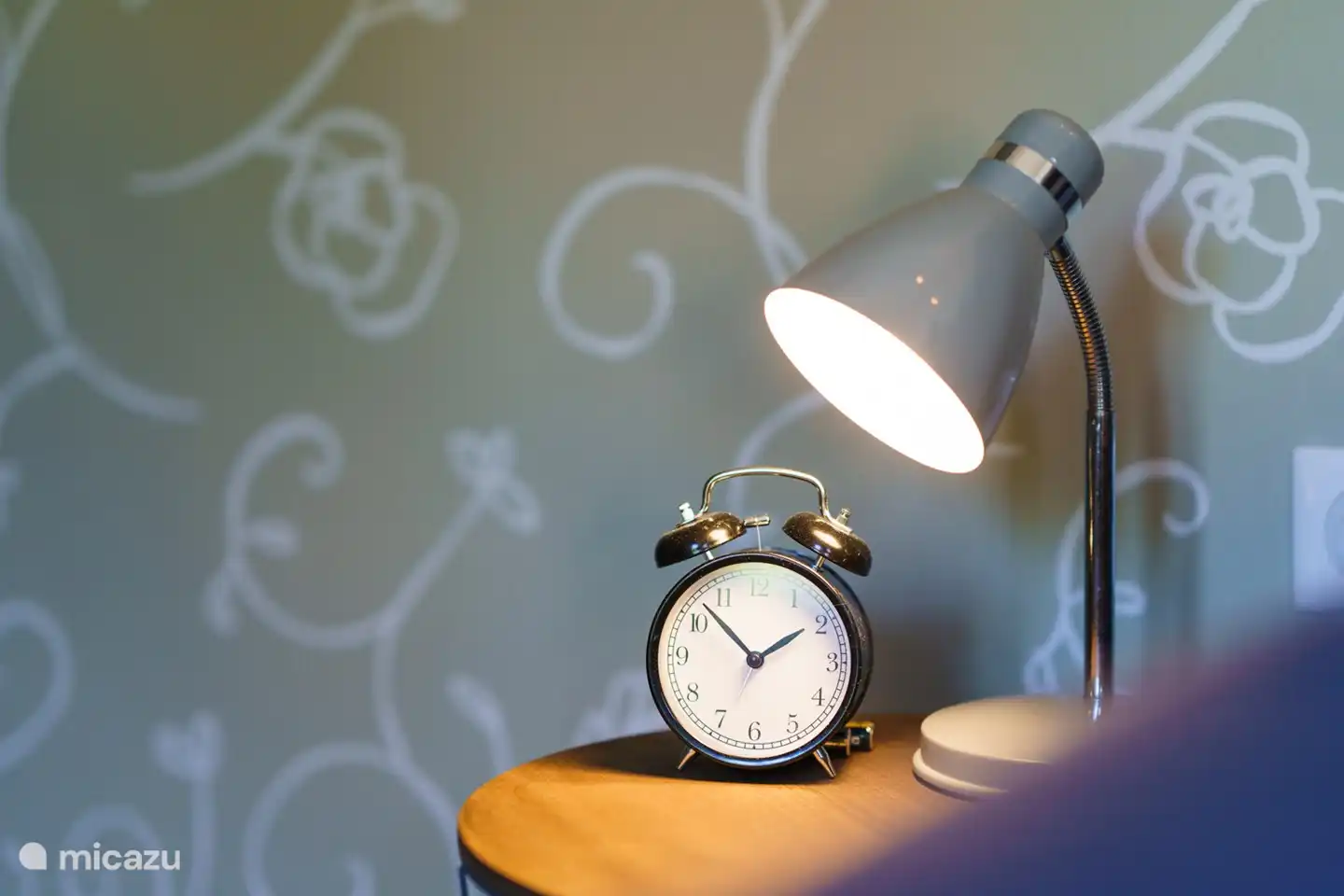 Descanse bien en las cómodas camas del dormitorio.