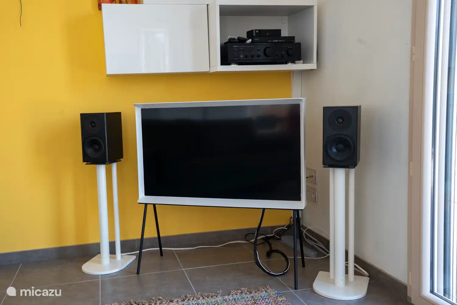 Een compleet media centrum. Razend snel internet met glasvezel.
