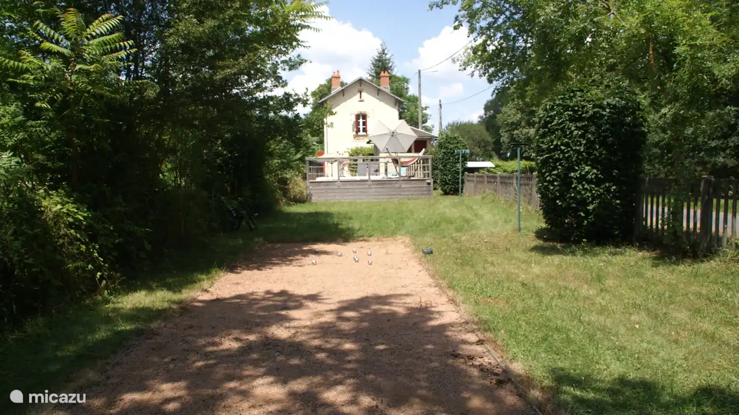 De tuin is kindvriendelijk en biedt veel vertier