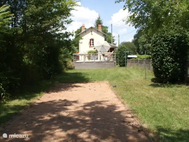 La Gare de Magnette | France, Allier, Magnette - maison de vacances Le jardin est adapté aux enfants et offre de nombreuses animations