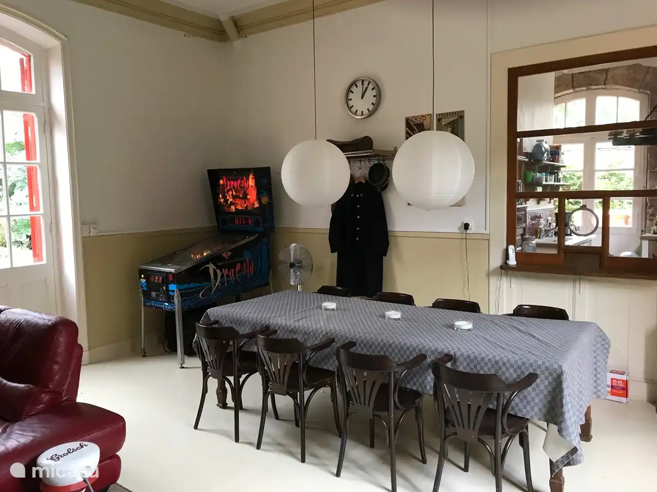 Eet met uw gezelschap in de ruime woonkamer