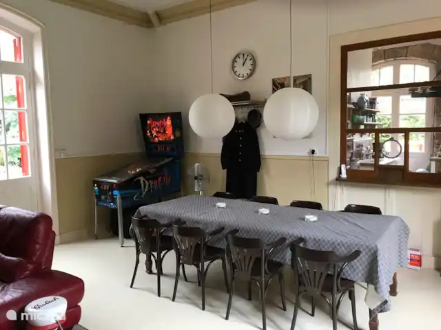 La Gare de Magnette | France, Allier, Magnette - maison de vacances Mangez avec votre groupe dans le salon spacieux