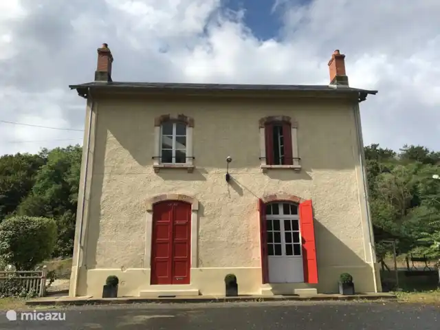 La Gare de Magnette | France, Allier, Magnette - maison de vacances Un monument historique stylé, entièrement à votre disposition !