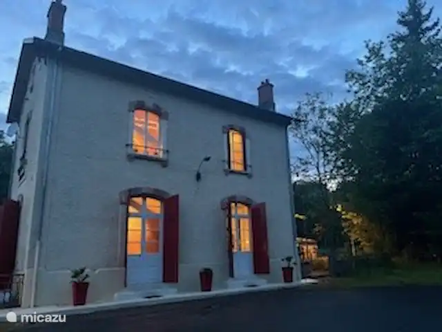 La Gare de Magnette | France, Allier, Magnette - maison de vacances La maison depuis le parking
