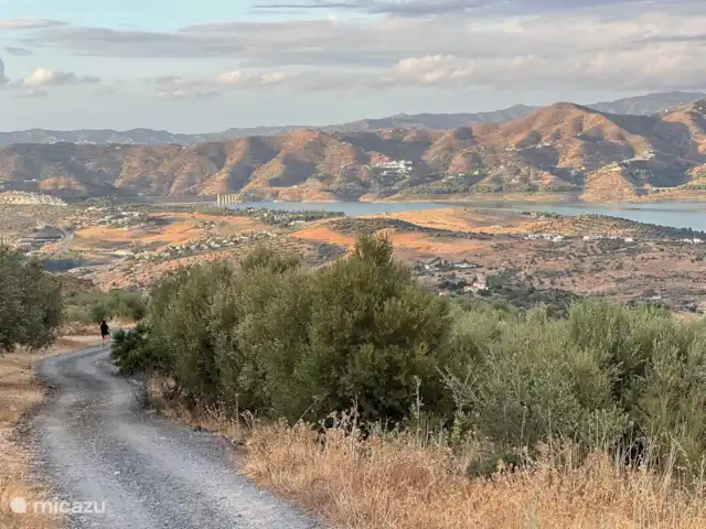Finca El Sueno huren in Spanje, Andalusië, Pilarejo - villa Wandeling vanaf het huis langs het meer van Viñuela