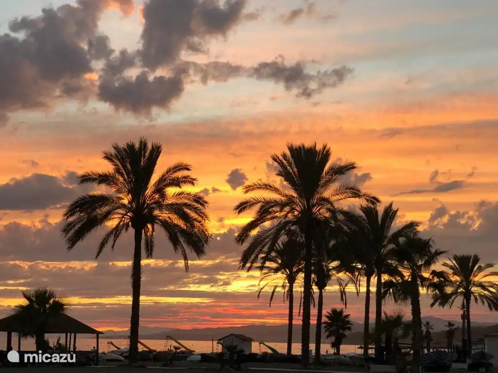 Geniet van de prachtige zonsondergangen 
