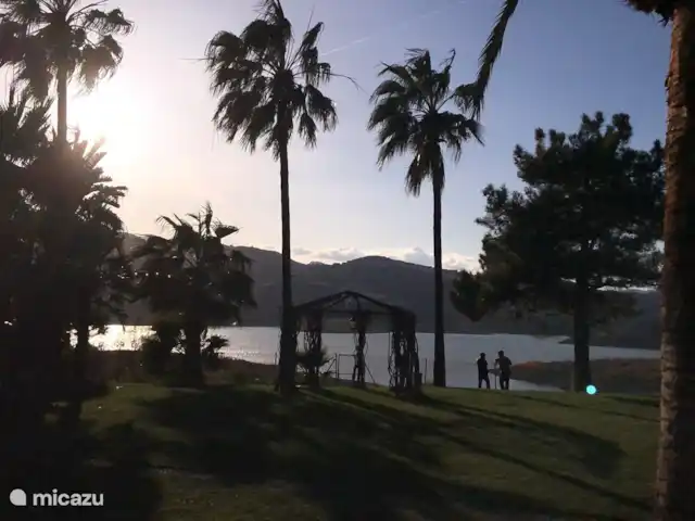 Finca El Sueno huren in Spanje, Andalusië, Pilarejo - villa Het meer van Vinuela is prachtig en om de hoek! Bij hotel Vinuela kun je heerlijk eten met uitzicht op het meer.
