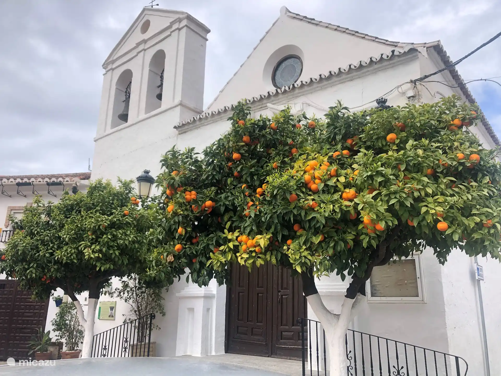 Het mooie kerkje in Alcaucin