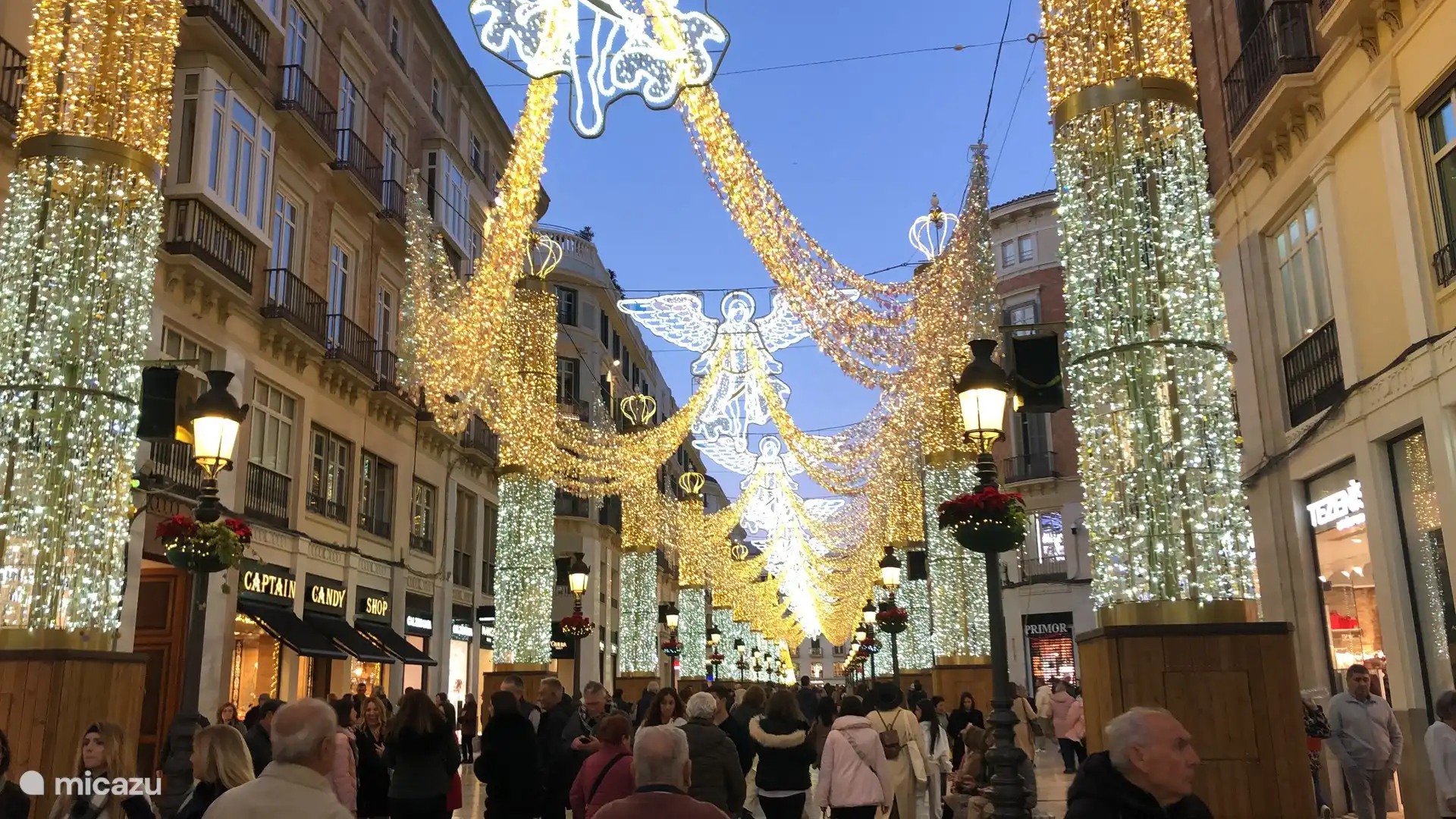 Calle Larios in Malaga met kerst altijd prachtig versierd!