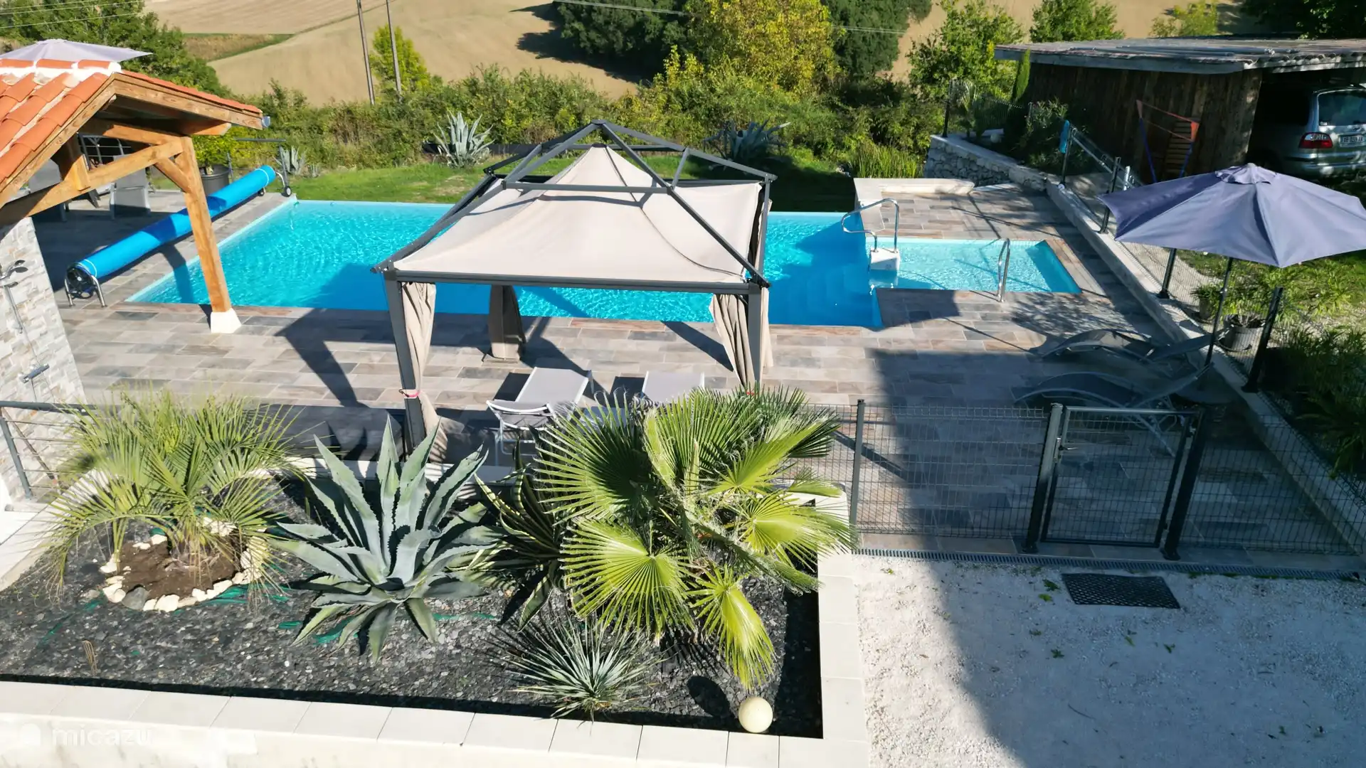 Infinity-Pool mit Poolhaus und toller Aussicht