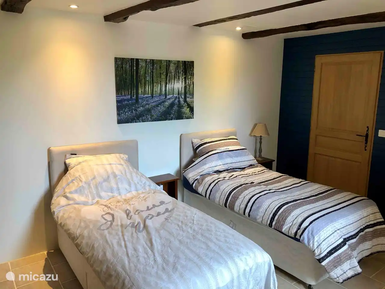 Schlafzimmer mit 2 Betten