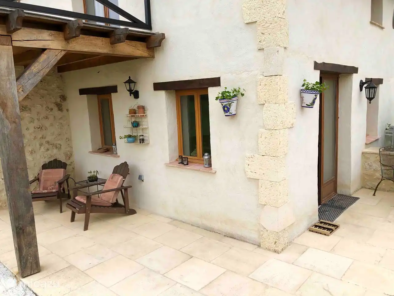 Terrasse und Eingang