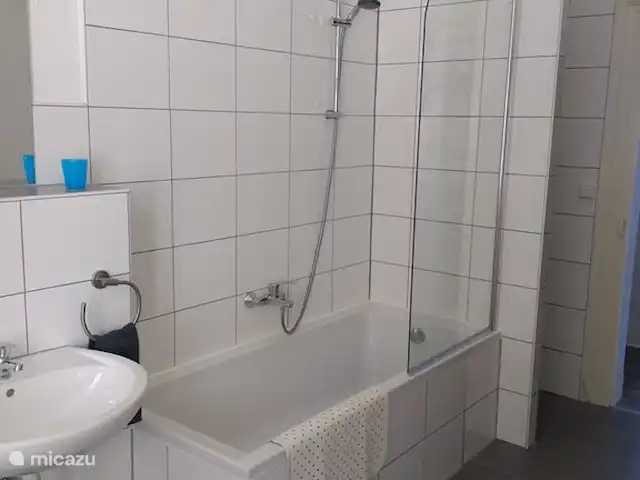 Location de Vacances Allemagne, Sauerland, Siedlinghausen - Winterberg, appartement - Jagdschloss Siedlinghausen 1 Douche avec robinet thermostatique.