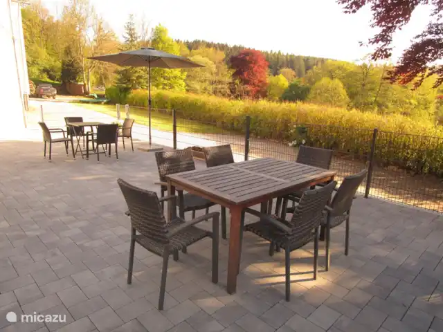 Location de Vacances Allemagne, Sauerland, Siedlinghausen - Winterberg, appartement - Jagdschloss Siedlinghausen 1 Très grande terrasse (2021) avec une belle vue.