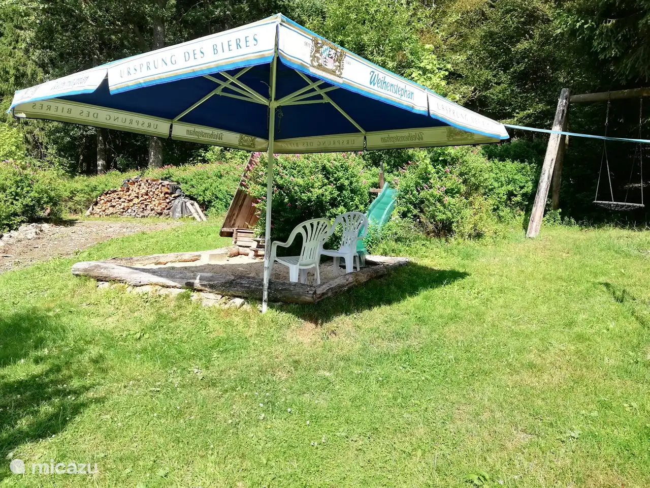 Es gibt auch einen Sandkasten für kleine Kinder.