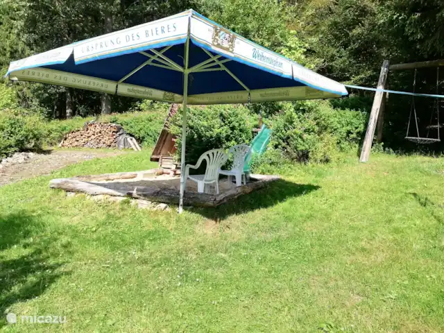 Location de Vacances Allemagne, Sauerland, Siedlinghausen - Winterberg, appartement - Jagdschloss Siedlinghausen 1 Il y a aussi un bac à sable pour les petits enfants.