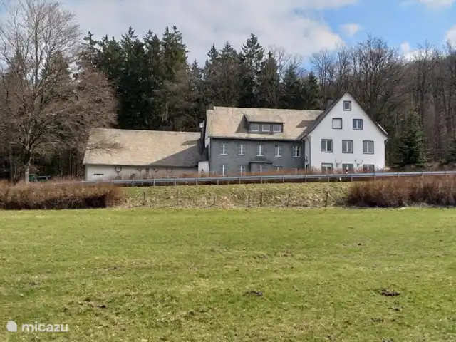 Location de Vacances Allemagne, Sauerland, Siedlinghausen - Winterberg, appartement - Jagdschloss Siedlinghausen 1 Le château de chasse. Au milieu les appartements.