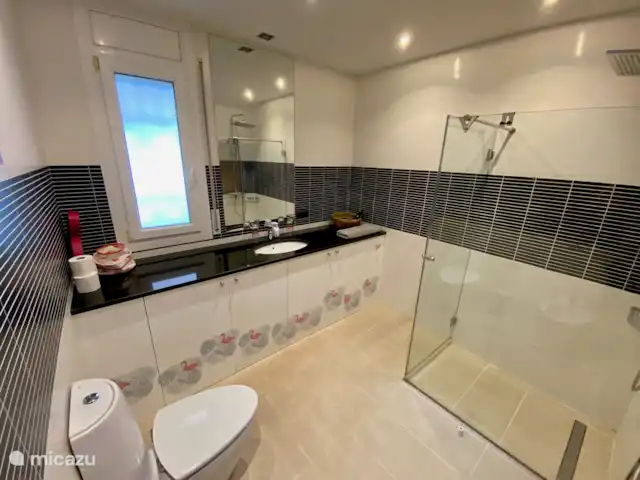Location de Vacances Espagne, Costa Brava, Calonge, villa - XL Villa Calonge Salle de bain dans la chambre Flamingo