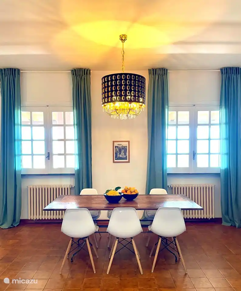 table à manger avec vue sur la mer