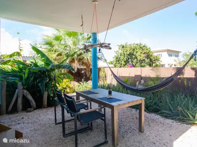 Brise Tropicale 'Blenchi' | Curaçao, Banda Ariba (est), Santa Catharina - studio Salon / terrasse Prenez votre petit déjeuner ou lisez un livre dans le hamac. A l'écoute des oiseaux
