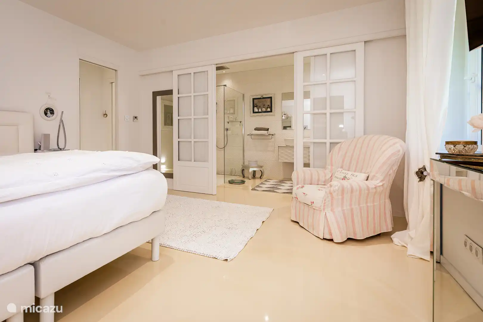 Das Schlafzimmer mit eigenem Bad